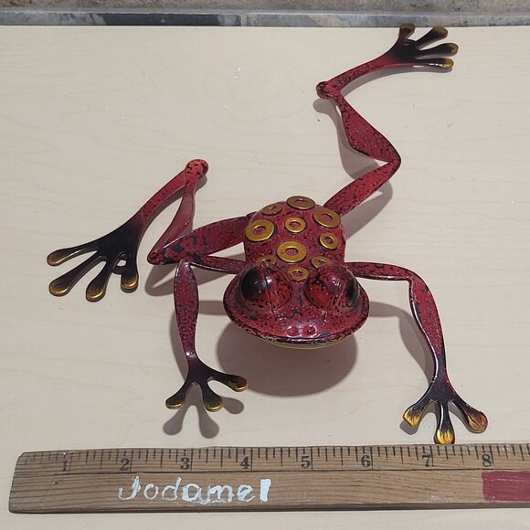 Red Black Metal Frog Sculpture Indoor Outdoor Garden Decor - Picture 9 of 11